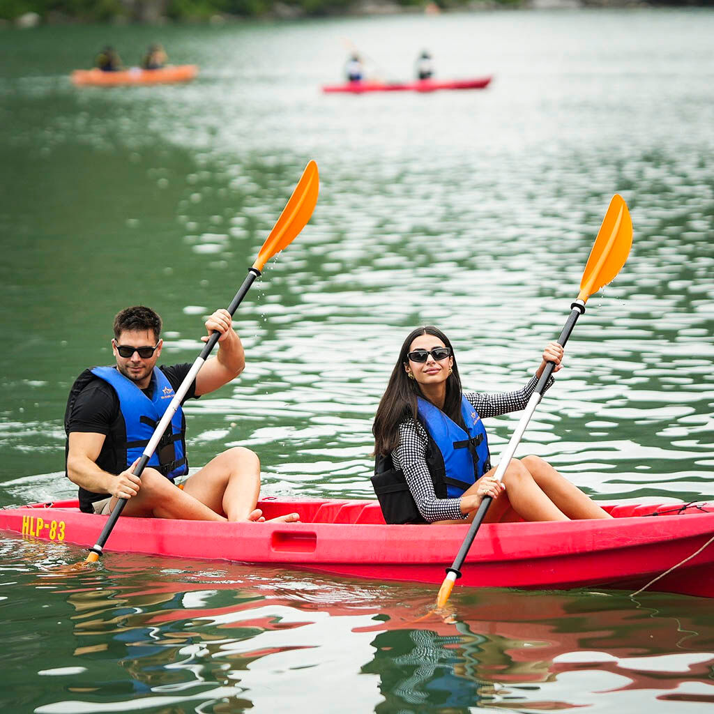 Paddle through paradise with Sea Stars Cruise